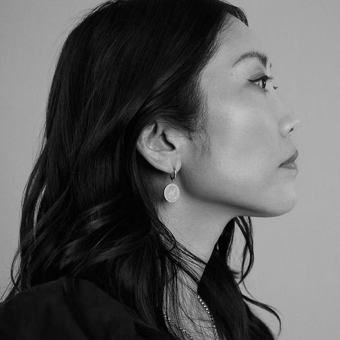 Nina Astrid in profile